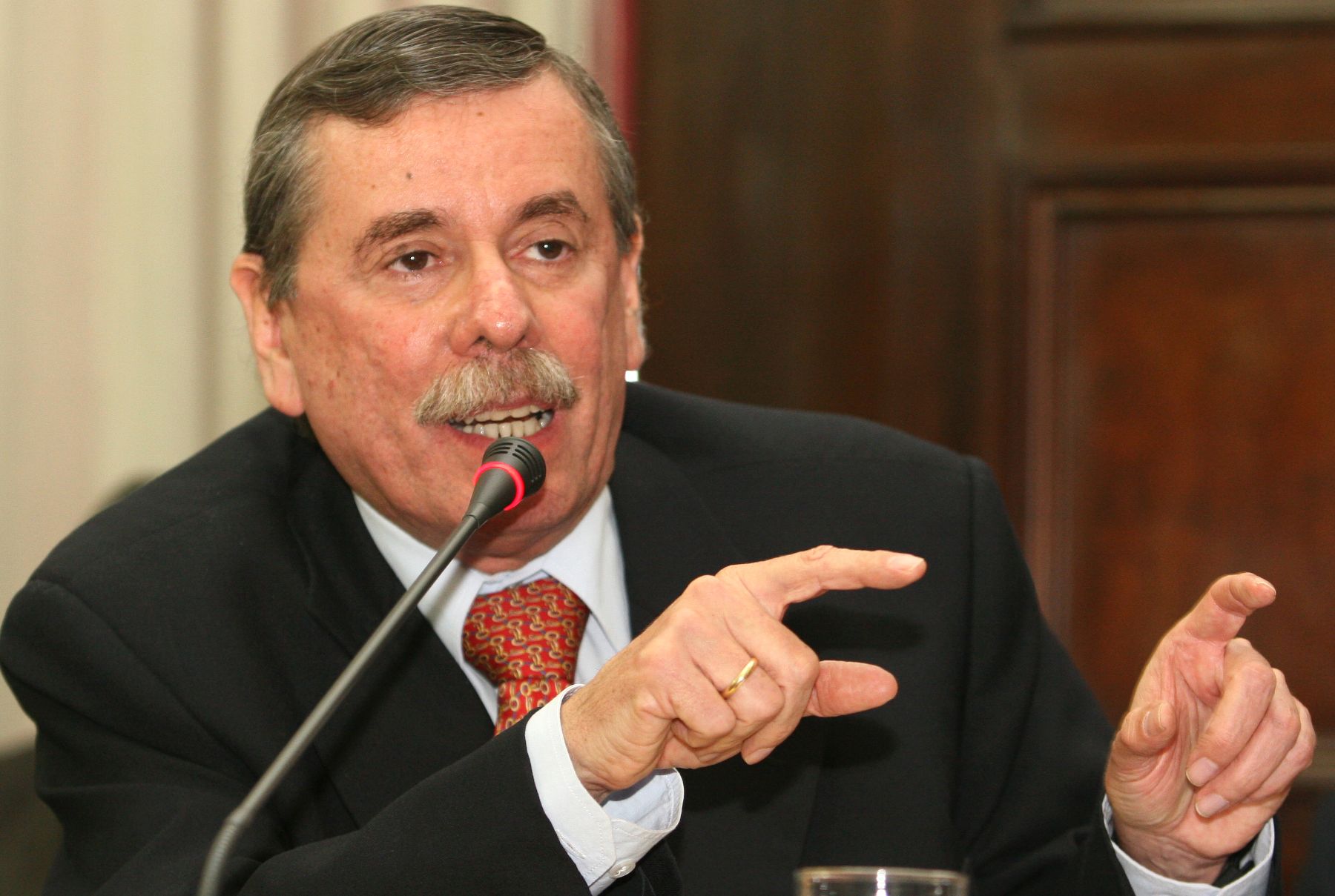 Rospigliosi propone reforzar la lucha contra el crímen ante la creciente inseguridad en Perú