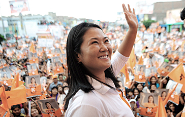 Keiko Fujimori realizó recorrido casa por casa en Carabayllo y escuchó los reclamos por inseguridad&nbsp;ciudadana