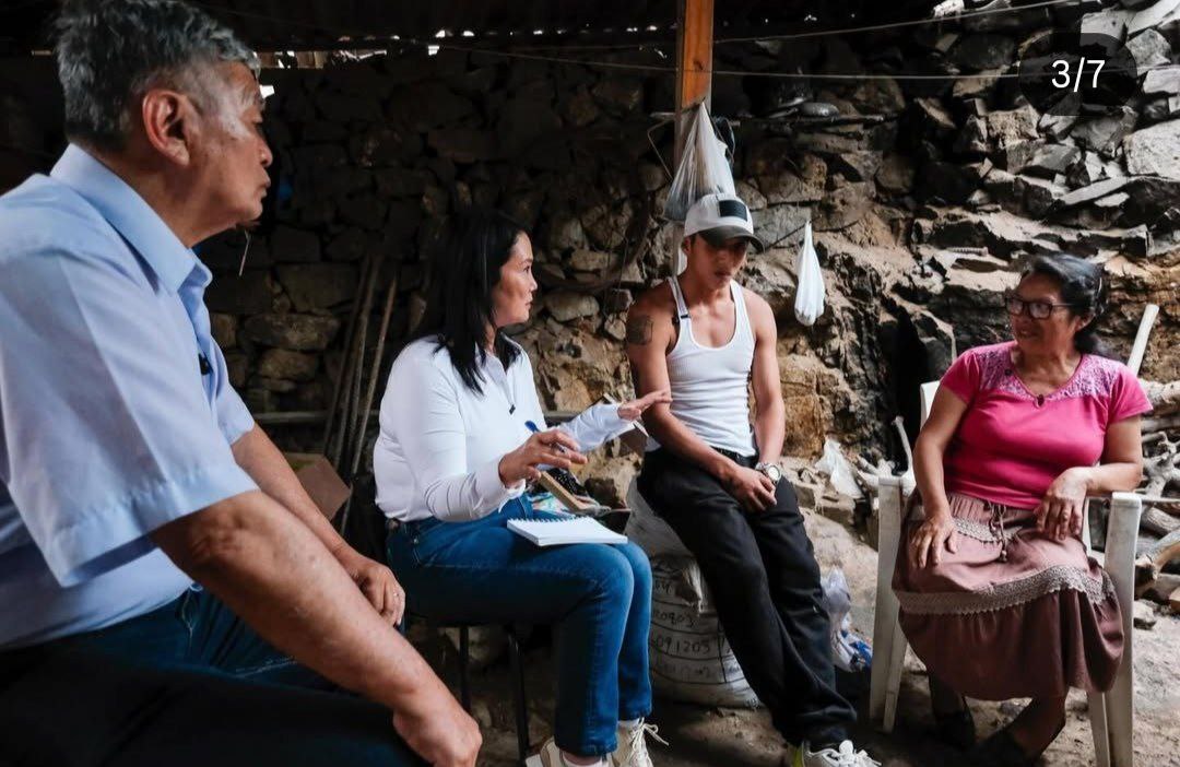 Keiko Fujimori recoge reclamos en Villa El Salvador y asegura mano dura y orden en salud, seguridad y educación