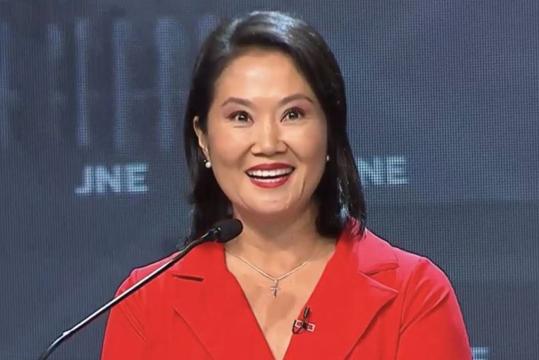 Elegancia y fuerza en rojo: el look con el que Keiko se destacó en el debate