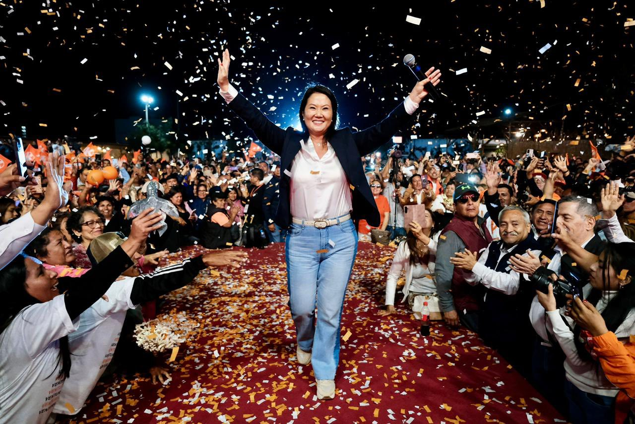 Keiko Fujimori cerró su campaña junto a sus dos hijas