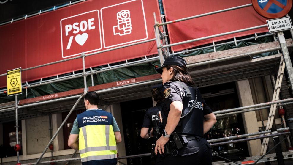 La UCO analiza mensajes en una investigación sobre supuestas maniobras internas en el&nbsp;PSOE