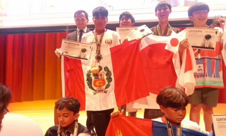 Estudiantes peruanos ganan medallas en olimpiada de matemáticas en&nbsp;Singapur