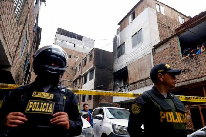 Diez integrantes de una familia fallecieron en un incendio en Lima